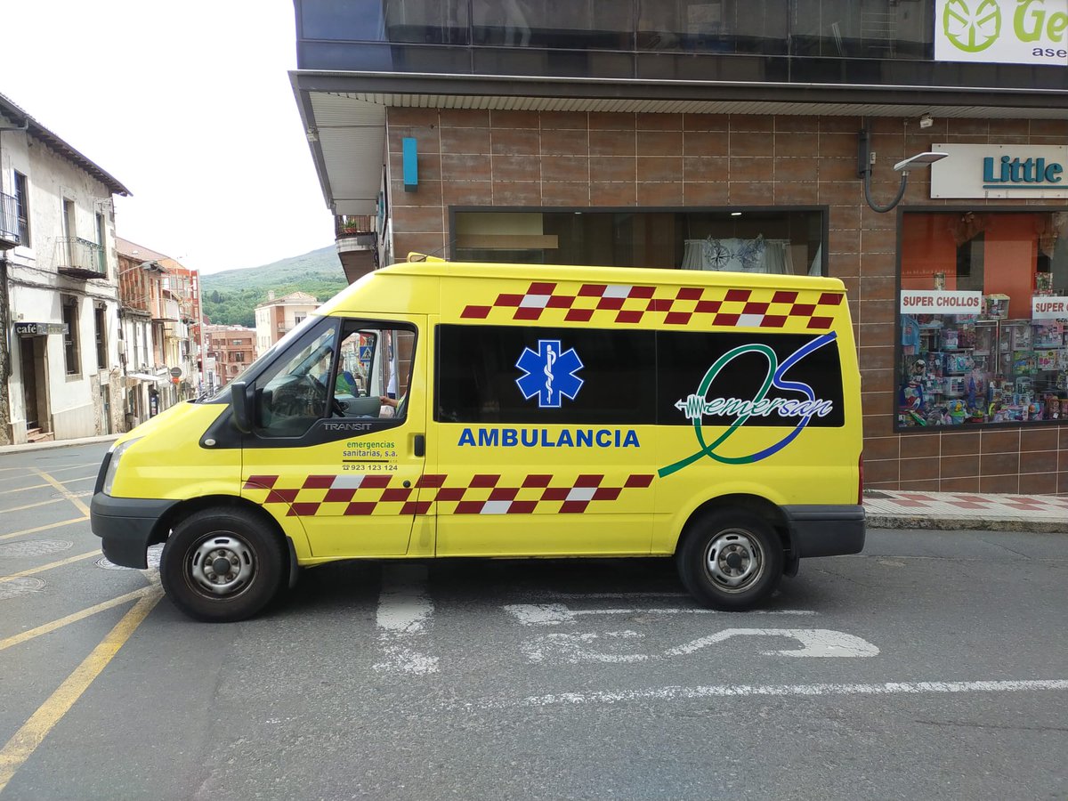 SP_TES_CYL's tweet photo. Diario del encierro📘
12:26h. Seguimos de celebración! Ambulancia estropeada y parada en el centro de #Béjar teniendo que empujar la Policía Local.  👏👏@htgroup112.
@s24horas
@LaGacetaSA
@SArtvALDIA
@LaCronica_SA
@TribunaSal
@SERSalamanca
@COPEsalamanca
@OndaCero_es
@cyltv
@rtve https://t.co/vQ7vYHzSsM