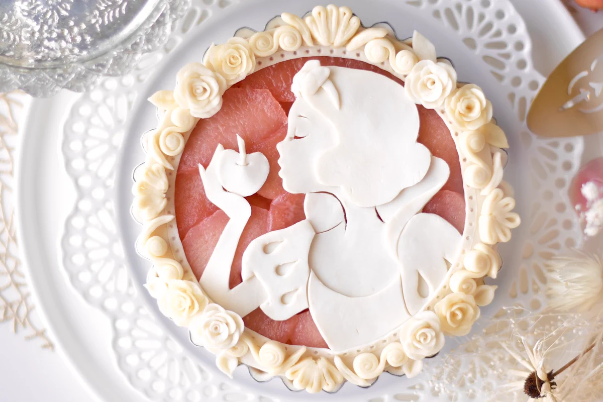 白雪姫の林檎パイ。芸術的な焼き加減で、美しい！