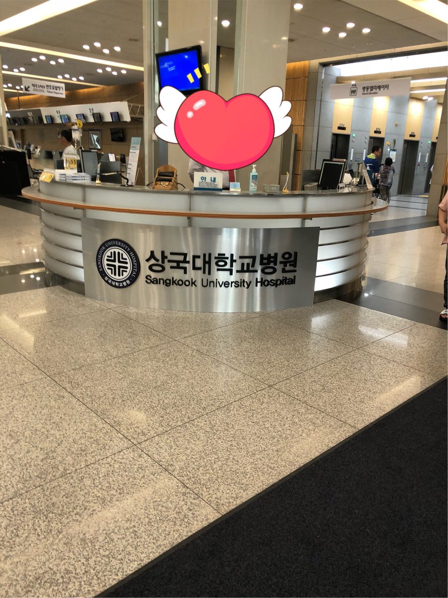 SeaLeedongwook's tweet photo. 5 years ago today date I was watching oppa shooting Life drama from evening till midnight .. so funny all the way all signboards Konkuk Univ as arrived at Konkuk U medical Center all signboards became Sangkook University 😂 #jtbclife - Oppa was so shining 😊 https://t.co/SOmQqMJc8Q