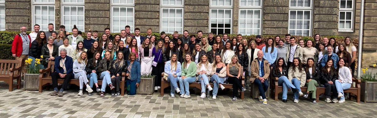 bourne_miss's tweet photo. Just like that 4 years of uni complete 🥹✅ Had the best day celebrating with the best people ♥️ 

Miss Bourne pending…👩🏼‍🏫 https://t.co/NFXSCG7TDk