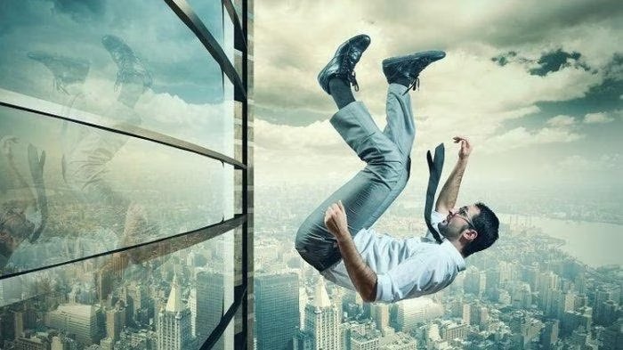 Saya hanya menyampaikan fakta bahwa <a href="/aniesbaswedan/">Anies Rasyid Baswedan</a> secara survey stuck, malah turun, karena tidak ada lagi bahan yang bisa dijual. Bahannya memang hanya sedikit dan diulang terus menerus, sehingga tidak lagi menarik. 

Pendukungnya marah, menuding saya menyerang Anies. Mereka