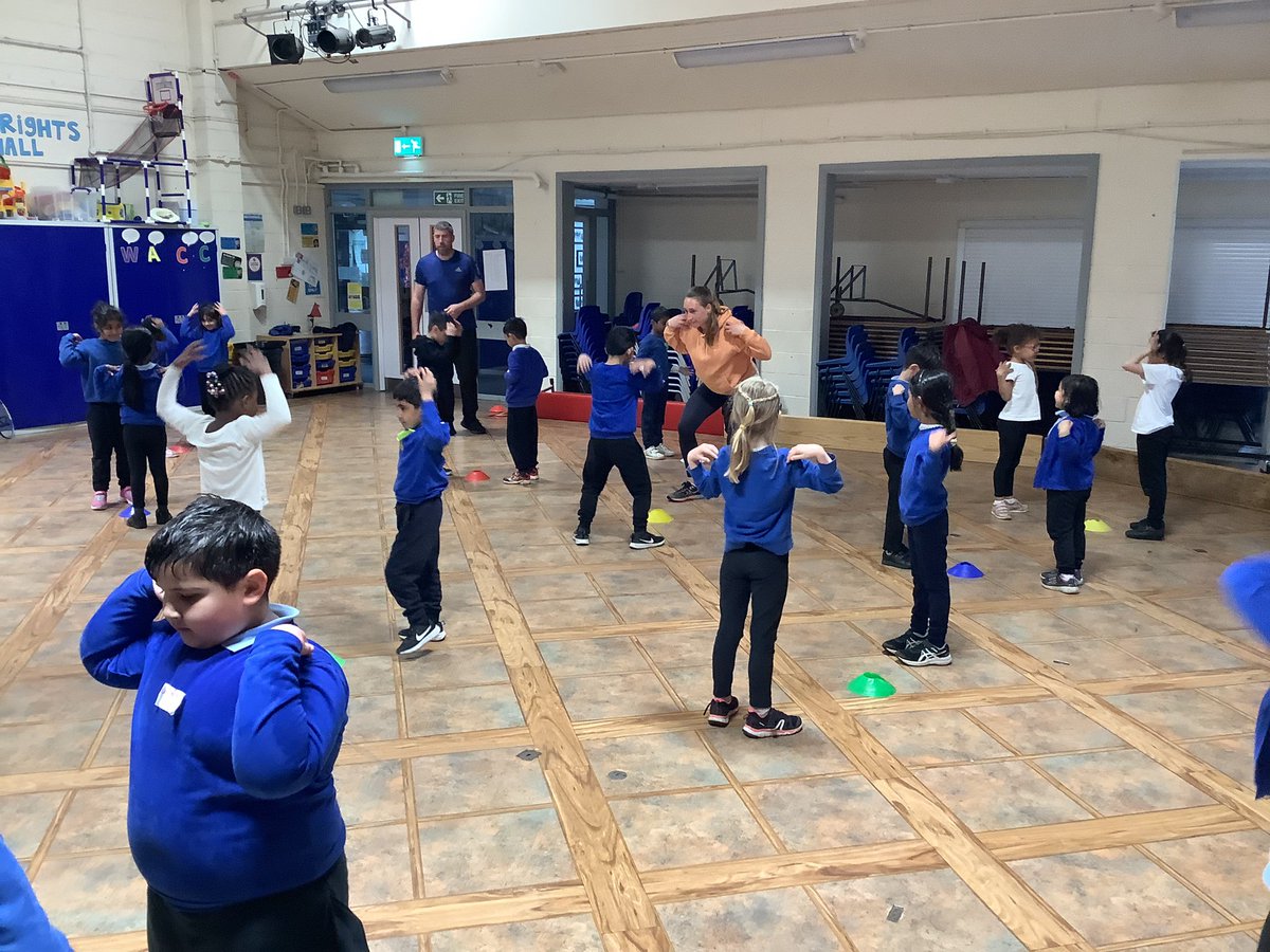 chadvaleprimary's tweet photo. Thank you @ealts_archery. Year 1 loved their tennis lessons this week &amp; lots of our pupils are excited to attend the LTA Big Tennis Weekend. 🎾💙 https://t.co/UCpkk4VmlO