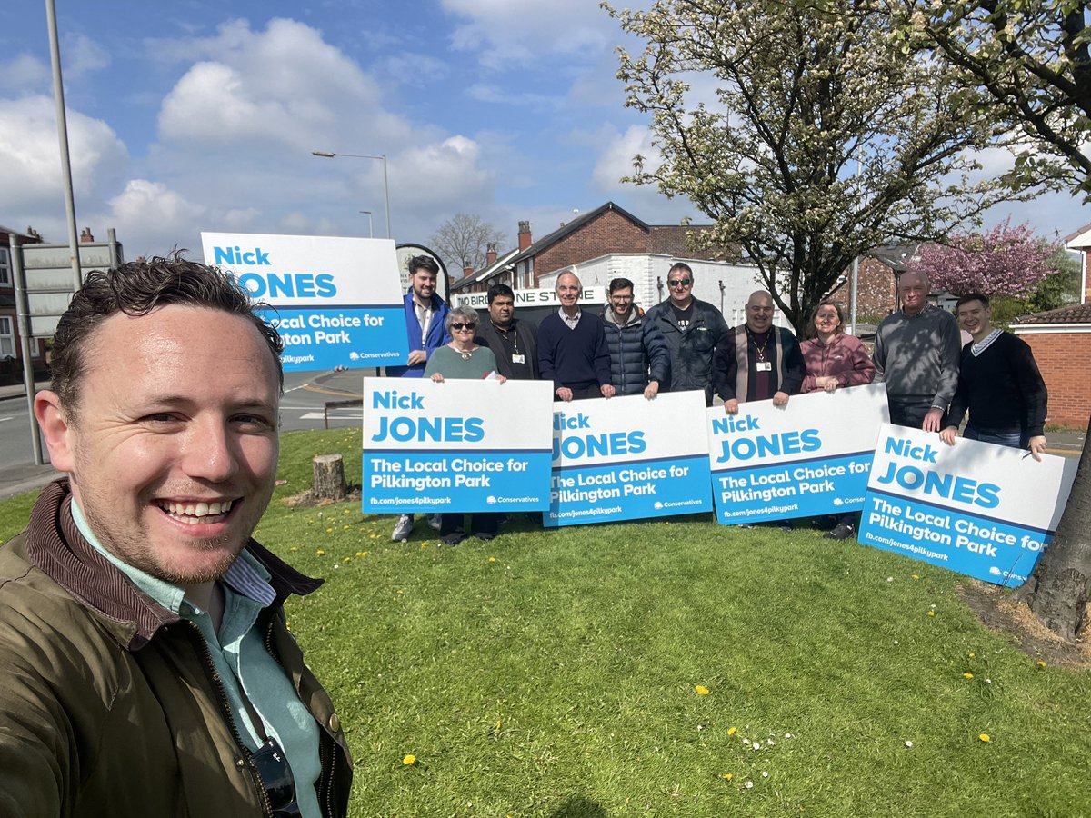 JonesNick_UK's tweet photo. ☀️ Blue skies in Pilkington Park 

🗳️ Ready for a day talking to residents about the Local Election next week. It has been an honour to represent Pilkington Park for the past five years #letskeepmovingforward  #torydoorstep https://t.co/ygqJkOL8si