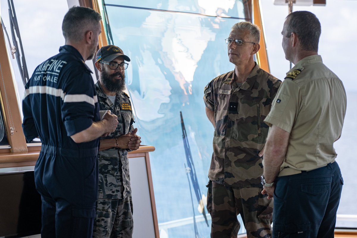 Fin de la phase d’entraînement maritime. Le COMSUP <a href="/FANC_Officiel/">Forces Armées en Nouvelle-Calédonie (FANC)</a> a visité la composante navale de croix du Sud pour échanger avec les commandants et les équipages 🇫🇯🇬🇧🇫🇷🇦🇺 afin de faire un point sur la semaine écoulée. #CDS23