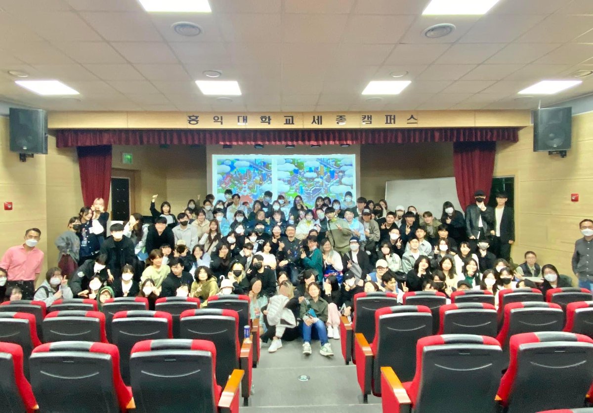 kongys777's tweet photo. H대학교 강연

게임그래픽 디자인 업무와NFT 디지털아트 제작 : 일본 디자인 인턴&취업기

강연, 워크샵, 그리고 질의응답을 통해 총 2시간 20분 동안 다양한 주제에 대해 이야기해보았습니다. 일본 문화, 게임, 그리고 NFT, AI 등에 대한 학생들의 큰 관심과 열정을 볼 수 있었고, 이를 통해 많은 것들을 배우고 느낄 수 있었습니다. 참여해주신 모든 분들께 감사드리며, 앞으로도 계속해서 다양한 주제로 이야기해내가면서 함께 성장해나가길 바랍니다.