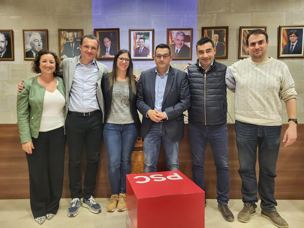 Compromisxagra's tweet photo. Aquest dijous passat vam engegar motors per presentar el nostre projecte progressista a Agramunt.

Un projecte engrescador on es va fer esment de les propostes amb una projecció de futur per a la nostra vila.

Volem agrair @aliciaromerollano @oscar.ordeig @lorenagd88 
pel suport https://t.co/TKPEXrOXg1