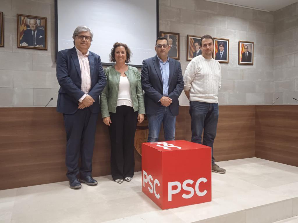 Compromisxagra's tweet photo. Aquest dijous passat vam engegar motors per presentar el nostre projecte progressista a Agramunt.

Un projecte engrescador on es va fer esment de les propostes amb una projecció de futur per a la nostra vila.

Volem agrair @aliciaromerollano @oscar.ordeig @lorenagd88 
pel suport https://t.co/TKPEXrOXg1