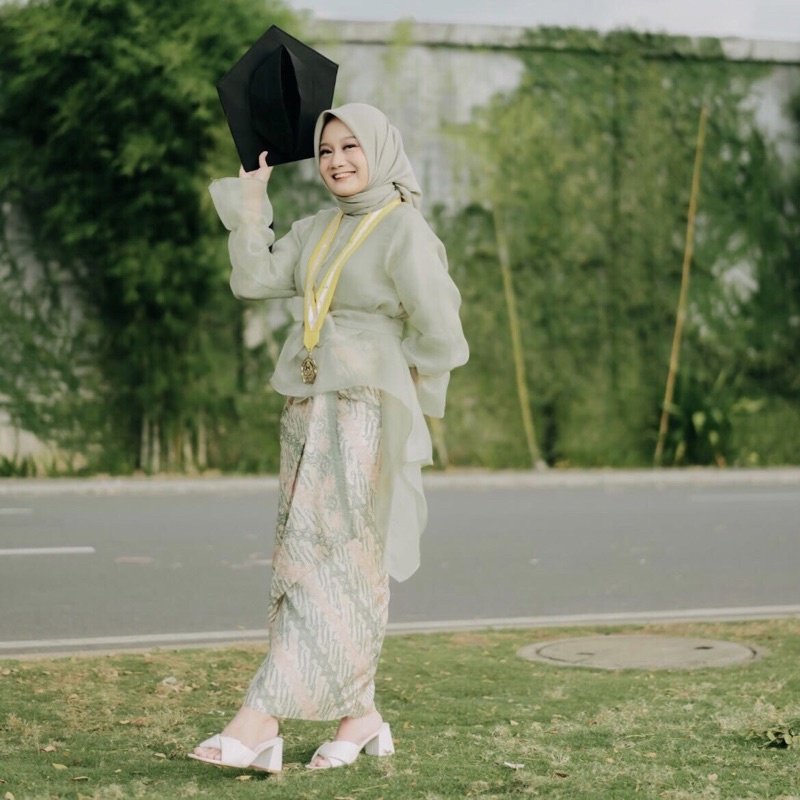 iceoatmilktea's tweet photo. oneset wisuda/kondangan/bridesmaid

1. 4,8
🛒https://t.co/YvXGTCTXtZ

2. 4,8
🛒https://t.co/UHU08vdynF

3. 4,8
🛒https://t.co/4rI1oxeiw0

4. 4,7
🛒https://t.co/f17wHnds0r https://t.co/hBr5JzKbVH