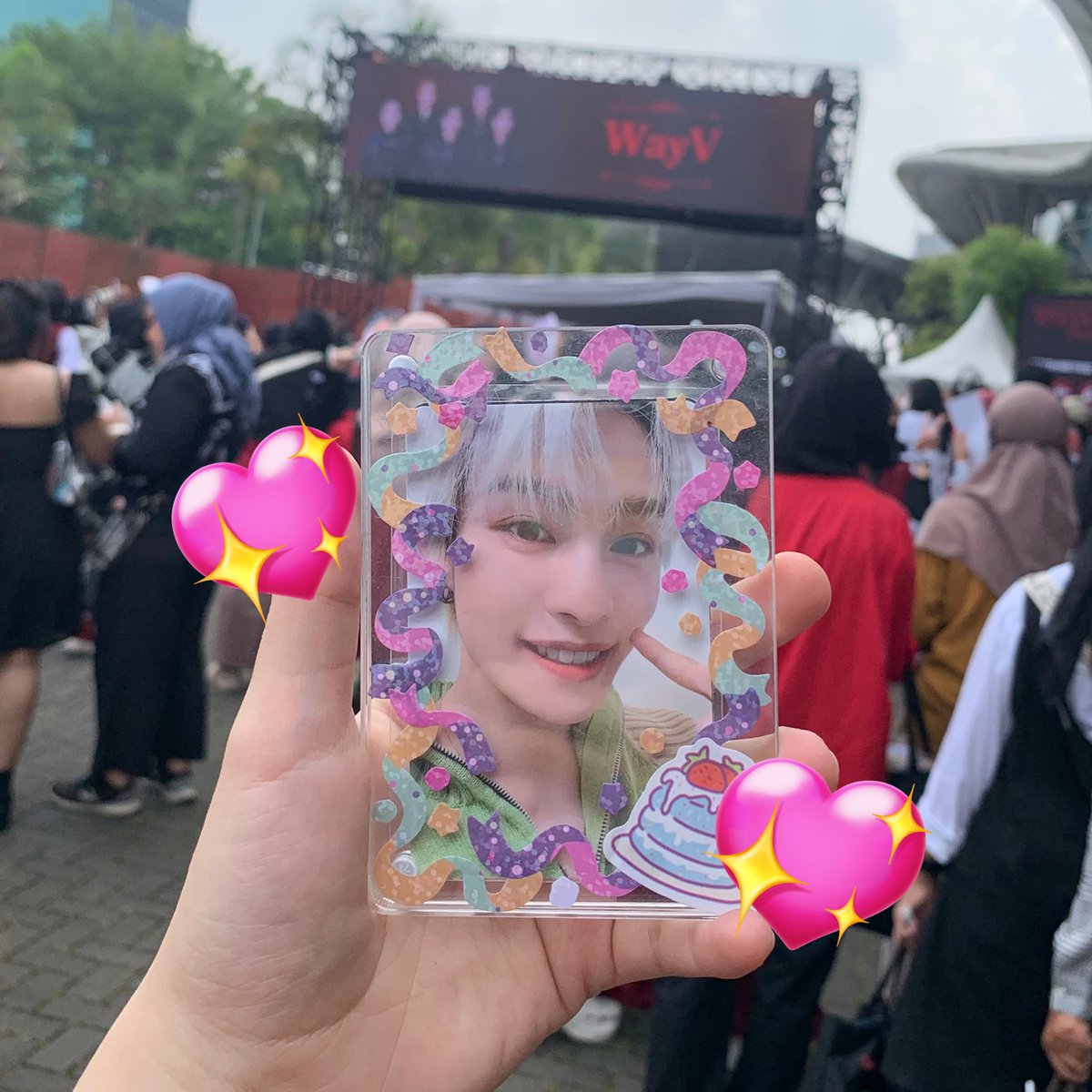 yangcindo's tweet photo. MEETING YANGYANG IN LESS THAB ONE HOUR

 #WayVKetemuWayZenNi
#WayV_Phantom_in_JAKARTA https://t.co/jD1r8o8Zjq