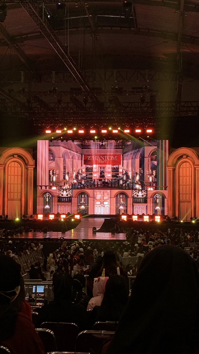 yangcindo's tweet photo. MEETING YANGYANG IN LESS THAB ONE HOUR

 #WayVKetemuWayZenNi
#WayV_Phantom_in_JAKARTA https://t.co/jD1r8o8Zjq