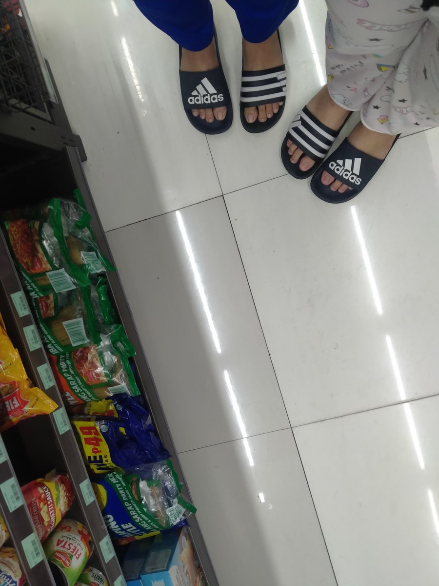 RachelMaeJoy's tweet photo. 711 to Jollibee 🙂 https://t.co/eCTdQDPZ5B