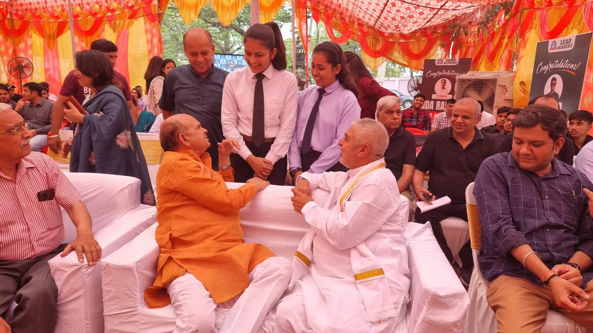 RCKaushikBJP's tweet photo. शानदार उपलब्धि.. बधाई हो..
कीर्ति व कोमल दोनों होनहार छात्राओं के एनडीए में चयन पर उन्हें सम्मानित किया और शुभकामनाएं दीं ।
#NDA #selection #proud #doughterofharyana #kirti #komal #LeadAcademy #BJP4INDIA #BjpHaryana #BjpSonipat https://t.co/DZlpxGXc2l