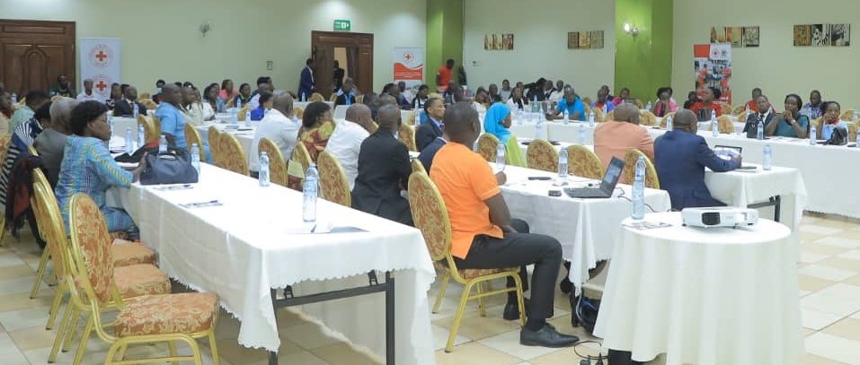 UgandaRedCross's tweet photo. Our Director Supply Chain & Estates Management Mr. Naphtal Baguma making presentation on Policies & Guidelines as part of orientation for the newly elected Branch Governing Board members from Central Region yesterday at Imperial Royale Hotel in Kampala.
#InstitutionalGovernance https://t.co/WXRoLeX6g2