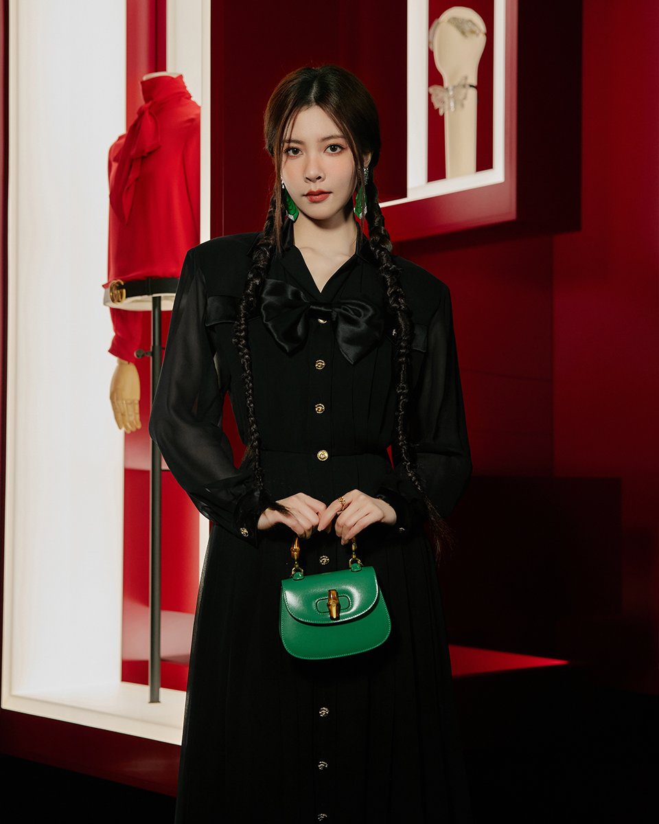 #gift #luxury Face of the #GucciBamboo1947 campaign #LiuWen, as well as #SongYanfei attend the opening of #GucciCosmos at the West Bund Art Center in Shanghai.