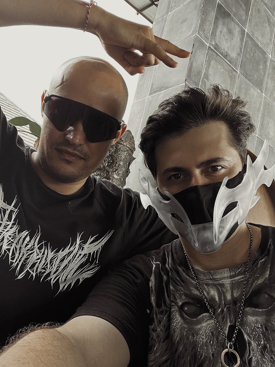 n_replyanski's tweet photo. GM fam 🤘🏽Met algorithmic Art God @OlegSoroko discussing new collaboration 🔥
Have a great weekend! https://t.co/gw3ZiUkcMN