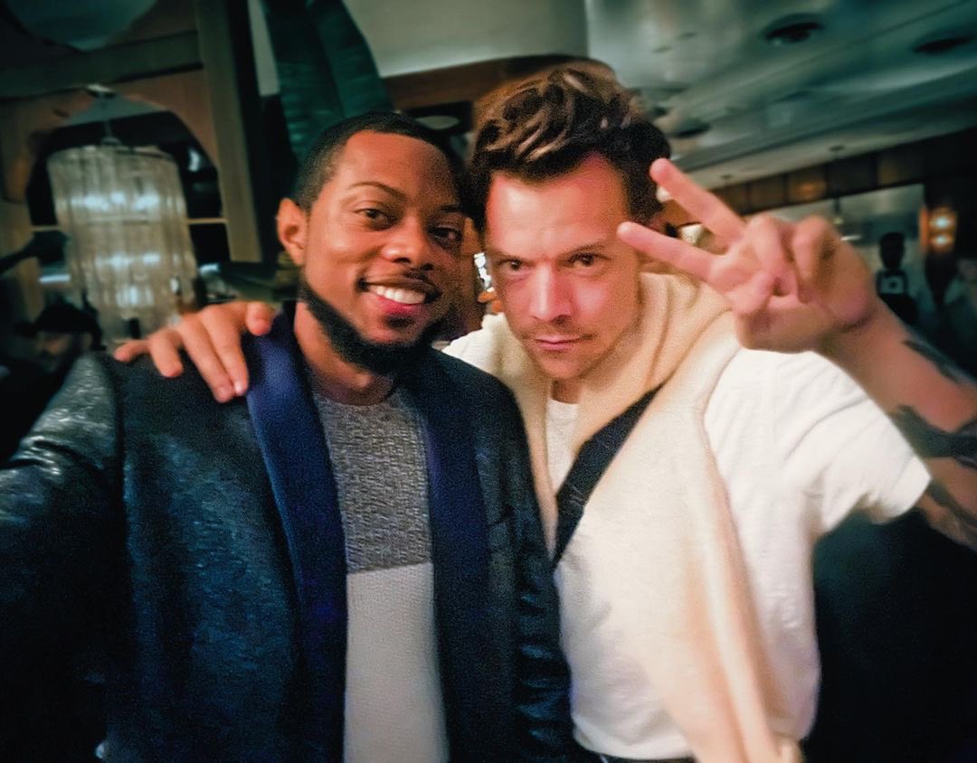 THWKUpdates's tweet photo. ‘Harry Styles is a real one💯 @.harrystyles
#CEEVIN’
📸©️ sipmelofresh on IG
✌🏻💚 https://t.co/FzrBmR9MN9