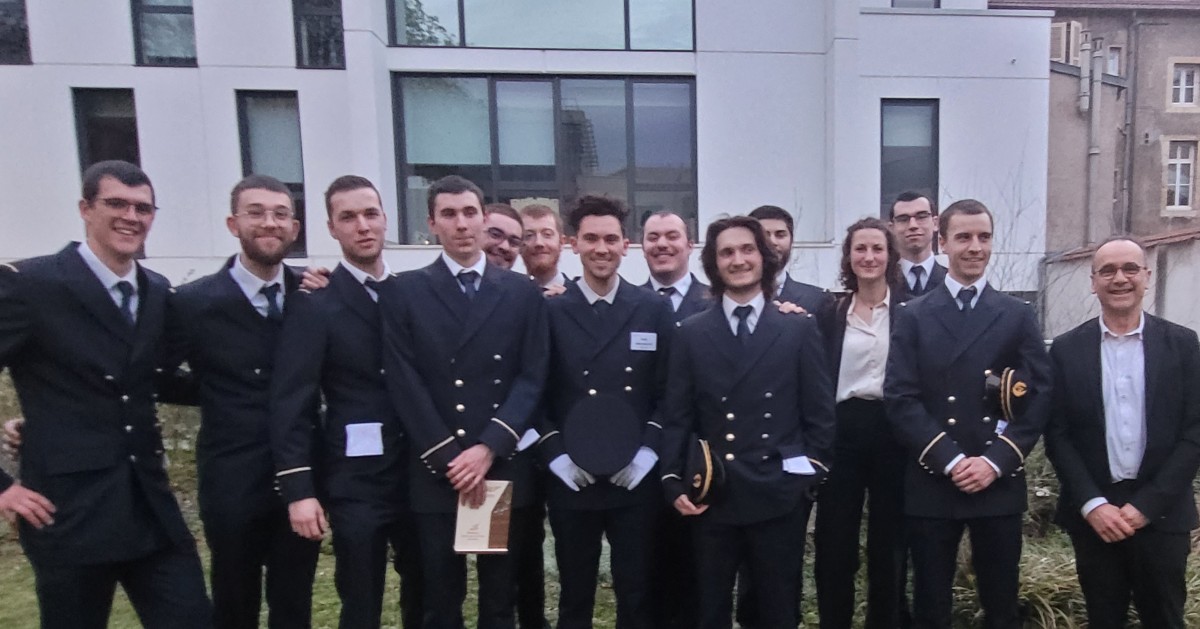 ArtsetMetiers_'s tweet photo. 🥇 2 équipes sur 3 ont été récompensées au concours @LesEntrep Bourgogne , le rdv de la 
@bfc_region pour tous étudiants du campus Arts et Métiers de Cluny qui souhaitent prendre le pouls de leur idée de création d'entreprise. Interview des lauréats 👇
https://t.co/3W2jdhWfOc https://t.co/cxcTOEfSJB