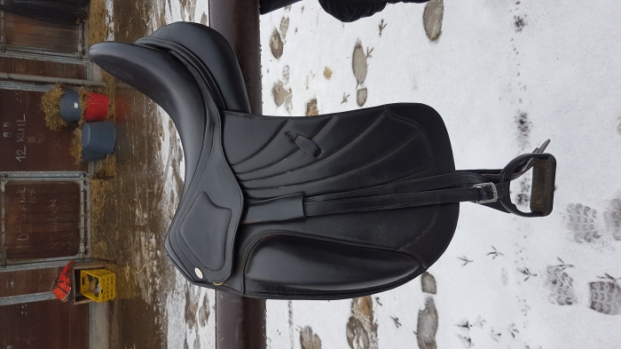 Dressuurzadel Ithaka AP te koop paardenhandelaren.com/paardenhandel/… #paarden