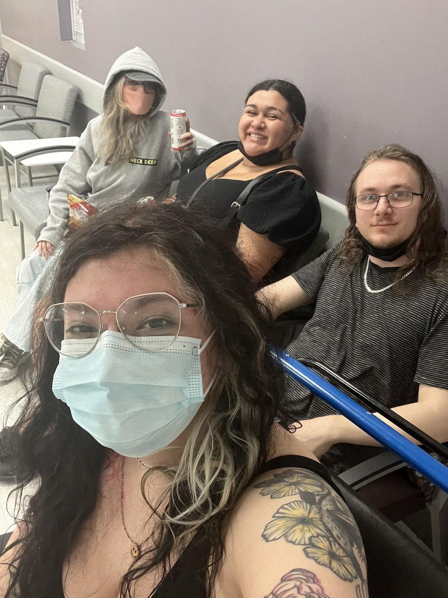 grlpwrart's tweet photo. this has genuinely been the most miserable last 6(?) months of my life.. I haven’t been able to walk since November, I’ve been out of work and I had to put a pause on my apprenticeship, all because of something you literally would never think would happen at a show 🥲 https://t.co/Bmm00hl5fO