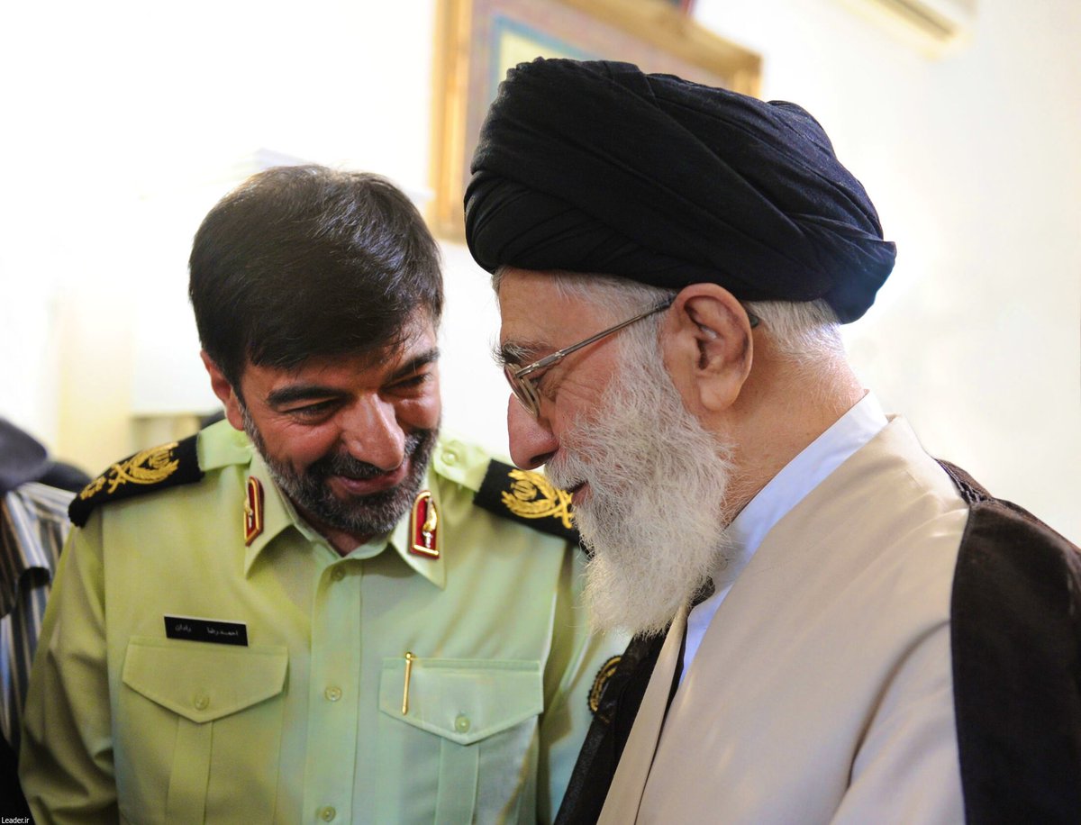 MahdiSalahshur's tweet photo. درگیری سنگین چند ساعته‌ای با دموکرات‌ها داشتیم و زیر آتش شدید بودیم.دوشکاچی کنارم کُپ کرده بود. یکنفر پرید پشت دوشکا و در کنار شلیک،نیروها را هدایت می‌کرد.دیدم سردار رادان است.
۳۰ سال گذشته و او همچنان رزمنده وقت شناس میدان است و جور کپُ کرده‌ها را نیز می‌کشد.

خدا قوت شهید زنده https://t.co/HUraYAgFrQ