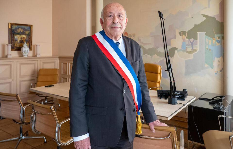 Fdesouche.com est une revue de presse tweet media