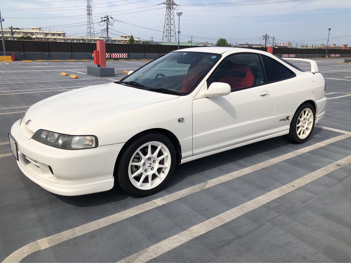 TypeR00's tweet photo. 来週末にもてぎのAll TypeR World Meetingに行く前に一旦洗車しておけば、明日の雨でも前日洗車が楽なので
#DC2 #インテグラ #タイプR #インテR #TYPER https://t.co/4JQFcm0KIM