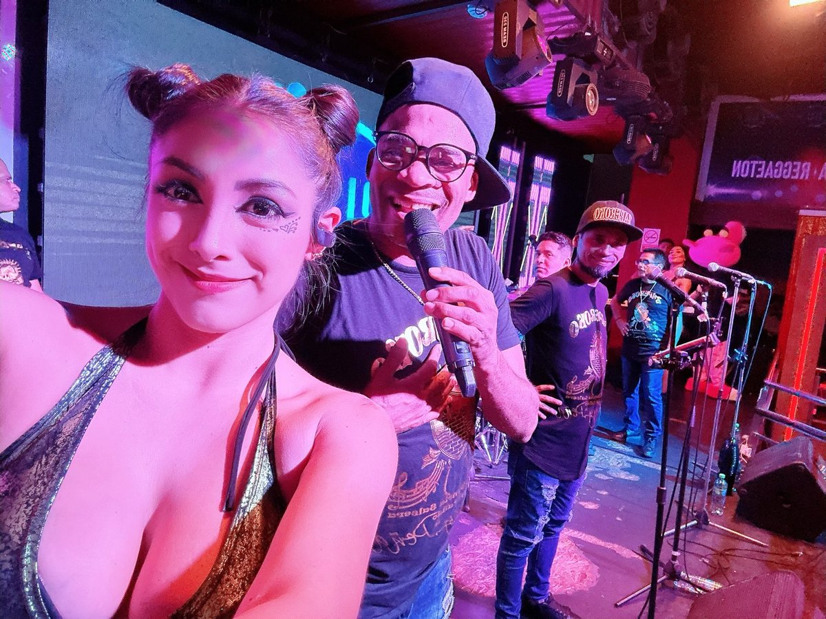 SthephanieVentu's tweet photo. Bailando con la orquesta salsera #zaperoco https://t.co/RaCuKIjRy5