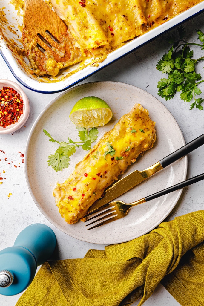 eatthisorg's tweet photo. Wraps, aber ein Level drüber. Gefüllt mit lecker gewürztem Tofu und schnell überbacken befördern euch unsere veganen Enchiladas mit grüner Jalapeño-Apfel-Salsa in höchste Tex-Mex-Himmel. Wäre das was? Schönen Samstag! 🌵🫔 https://t.co/xwK2REM5RW https://t.co/e6vI8fj4i9