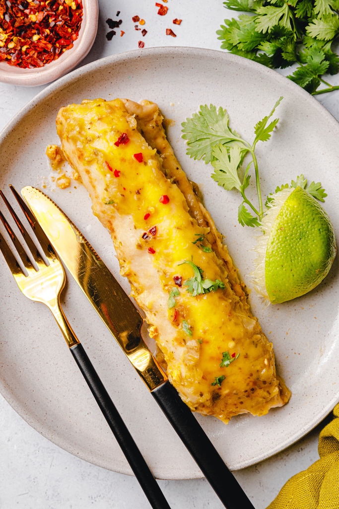 eatthisorg's tweet photo. Wraps, aber ein Level drüber. Gefüllt mit lecker gewürztem Tofu und schnell überbacken befördern euch unsere veganen Enchiladas mit grüner Jalapeño-Apfel-Salsa in höchste Tex-Mex-Himmel. Wäre das was? Schönen Samstag! 🌵🫔 https://t.co/xwK2REM5RW https://t.co/e6vI8fj4i9