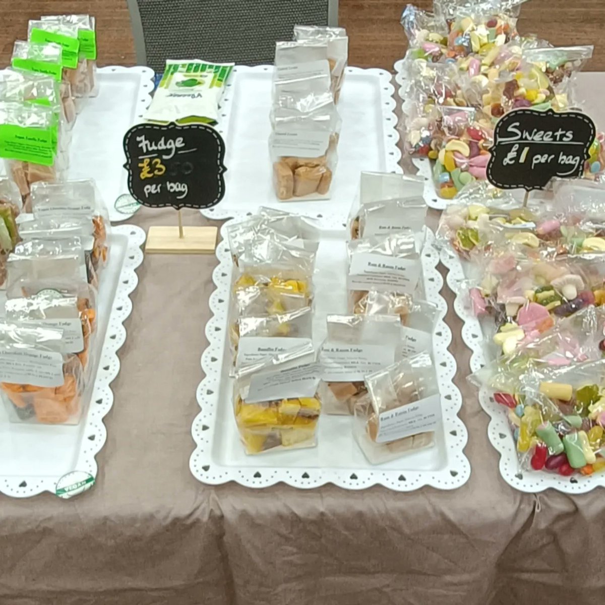 janebaker82's tweet photo. Here I am all set up in Lampeter university for the day.
Glorious weather and loads of stalls here.

Foxglove Fabrics Carmarthen 
Foxglove Fudge Carmarthen 
#wellness #handmade #ecobag #ecofriendlyproducts #drawstringbackpack #drawstringbag #funkyanimals #funnyanimals #patchwork https://t.co/hS0K2VVkpV