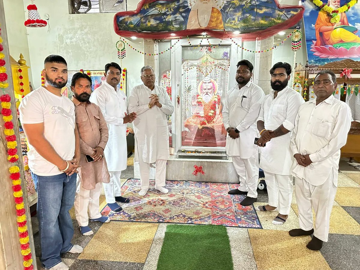 RamGejja's tweet photo. ਭਾਰਤੀ ਜਨਤਾ ਪਾਰਟੀ ਤੋਂ ਜਲੰਧਰ ਜ਼ਿਮਨੀ ਚੋਣ ਦੇ ਉਮੀਦਵਾਰ ਸ ਇੰਦਰ ਇਕਬਾਲ ਸਿੰਘ ਅਟਵਾਲ ਜੀ ਦੇ ਹੱਕ ਵਿੱਚ ਜਲੰਧਰ ਲੋਕ ਸਭਾ ਅਧੀਨ ਪੈਂਦੇ ਭਗਵਾਨ ਵਾਲਮੀਕਿ ਮੰਦਿਰ ਕਰਤਾਰਪੁਰ ਪਹੁਚ ਕੇ ਚੋਣ ਪ੍ਰਚਾਰ ਕੀਤਾ ਅਤੇ ਭਗਵਾਨ ਵਾਲਮੀਕਿ ਮੰਦਿਰ ਨਤਮਸਤਕ ਹੋਏ ਅਤੇ ਭਾਰਤੀ ਜਨਤਾ ਪਾਰਟੀ ਨੂੰ ਵੋਟ ਪਾਉਣ ਦੀ ਅਪੀਲ ਕੀਤੀ। https://t.co/MpMIebWf4W