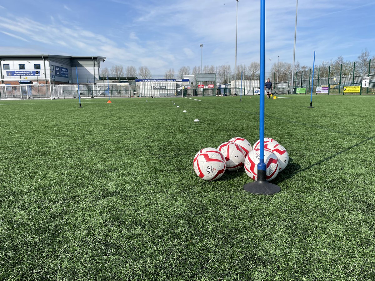 Coach_stagram's tweet photo. If @CurzonAshton win today we’ll give away a FREE session for one person who rt’s this ⚽️ 
#UTN #footballcoach #freesession https://t.co/0Rzj5st79g
