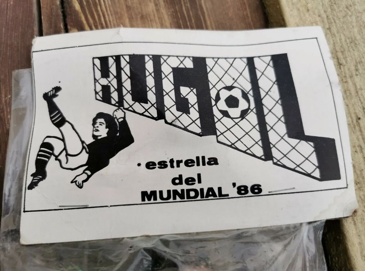 Bootleg Mexico ‘86 Hugo Sanchez figure. On eBay. The HUGOL logo is great 🇲🇽
