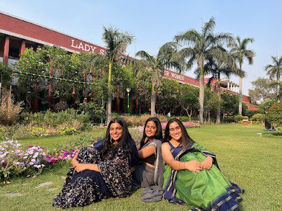 nehalsharmaa's tweet photo. Penning down thoughts for this place is so difficult because this place throws (LITERALLY THROWS) everything at you.  From almost not coming here to having a lot of gratitude for a place I can call home. Graduation is a wholesome feeling especially when lsr makes it a 6day event https://t.co/9AZ6H3QRXH