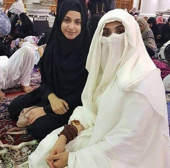 مسلم اُمّہ کی پہلی باپردہ ڈکیت خاتون
پنکی پیرنی
جنہیں شرعی لباس میں ڈکیتیاں مارنے کا شرف حاصل ہوا
🤣🤣🤣🤣🤣🤣