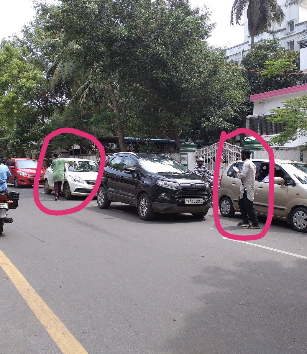 arkarthik1234's tweet photo. @ChennaiTraffic Currently (29.4.23) 1:40 PM @ Adyar Ambika Appalam Depot signal.. Water sprayers on the loose.. And traffic police is silently watching it... @ChennaiTraffic https://t.co/RbQcdB9IJe