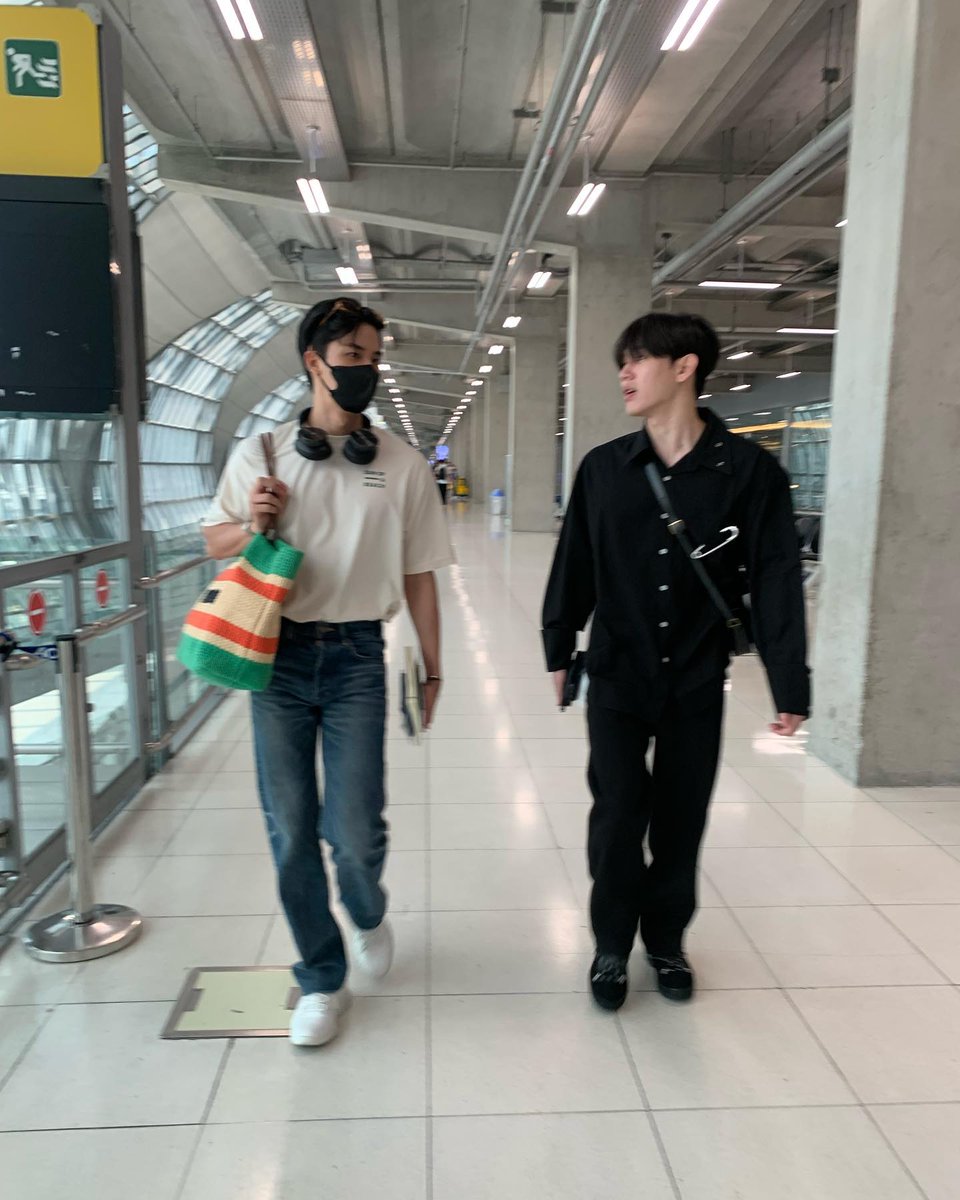 TOMOHIDE01's tweet photo. cr. jaojack
Singapore vibes 
#Tawan_V #Newwiee #เตนิว #Taynew1stfmsg https://t.co/DPH0PM0qQw