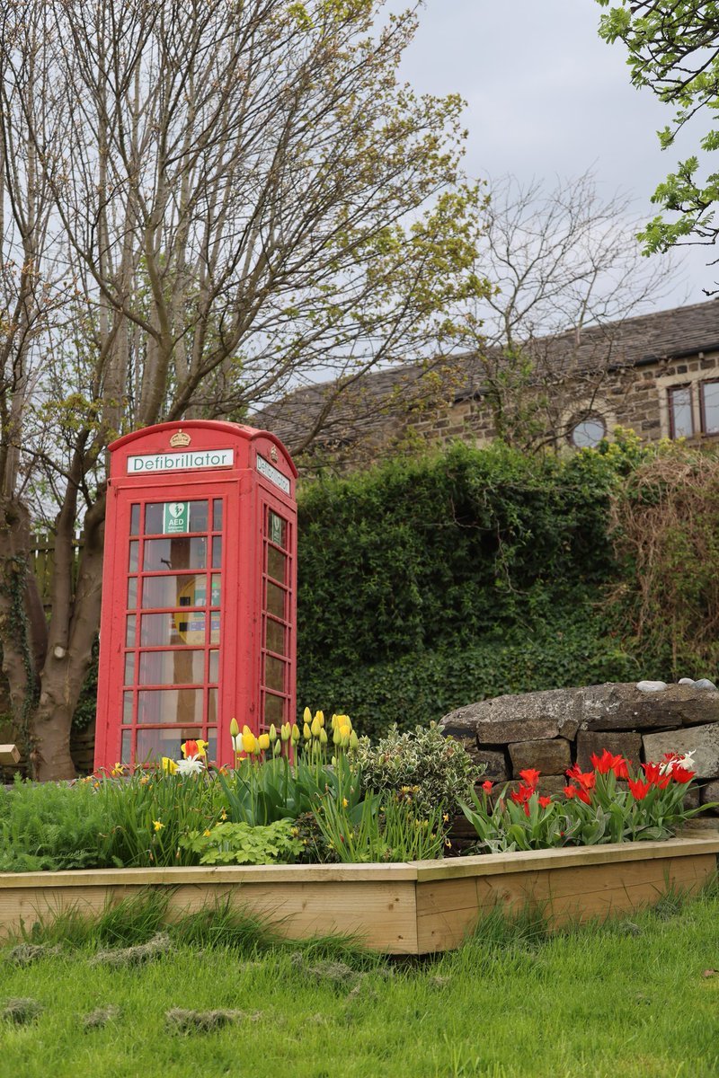 chrisbu03352910's tweet image. #Saturday 
#phonebox 
📸 Jolly Defibrillator among the tulips at Cumberworth...