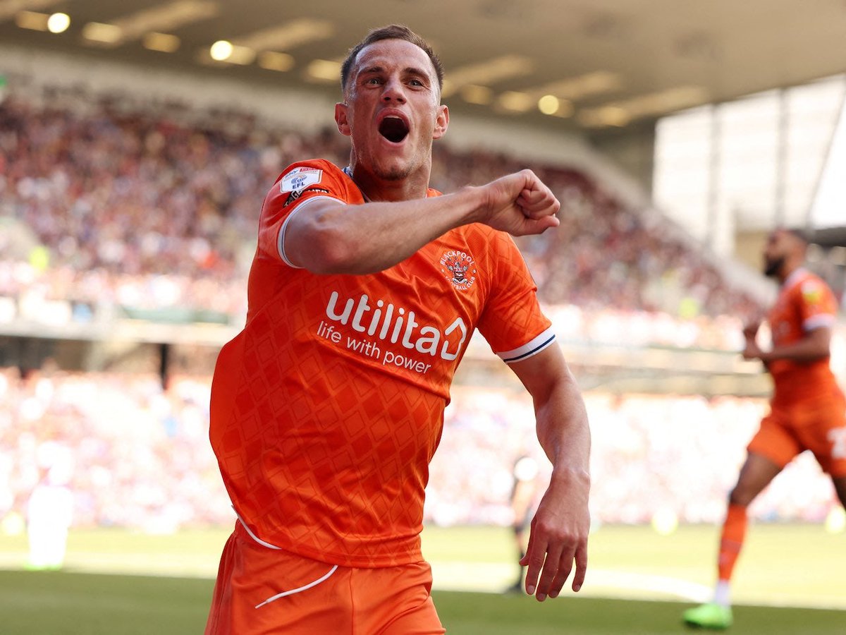 powellBFC93's tweet photo. Jerry has been the first player since we came back from the boycott to connect with the fans in the way he did and give us real passion and something to celebrate. I don't know where he ends up, but I hope he gets the move he deserves. Some player. JY9. 🍊 https://t.co/8IA68opJ9Z