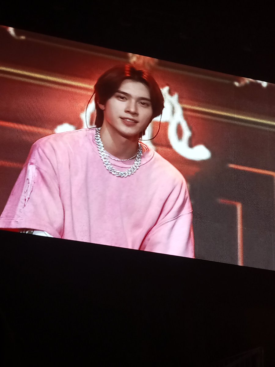 blueoceanly15's tweet photo. HENDERYYYY
#WayV_Phantom_In_JAKARTA #WayVInJKTn https://t.co/zP0rQv80J1