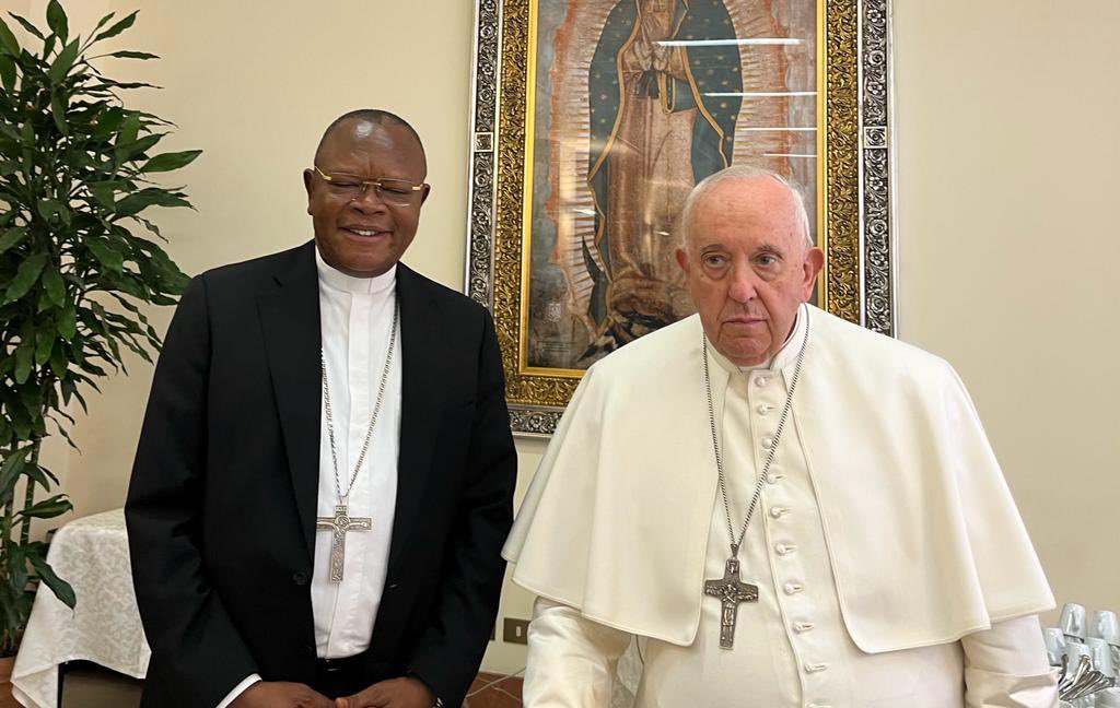 TataCardinal's tweet photo. #Vatican J'ai pris part, du 24 au 25 Avril dernier, à la réunion du conseil des Cardinaux C9 présidée par le Saint-Père (@Pontifex_fr).

Cette 1re réunion  a été une belle occasion de faire la connaissance des quatre nouveaux membres  nommés par le Saint Père le 7 Mars dernier : les Cardinaux Cyprien Lacroix (Archevêque de Québec), Juan José Omella (Archevêque de Barcelone), Sérgio da Rocha (Archevêque de San Salvador de Bahia) et Jean-Claude Hollerich (Archevêque de Luxembourg).

Je vous redis ma sollicitude pour vos prières, avec ma bénédiction apostolique.