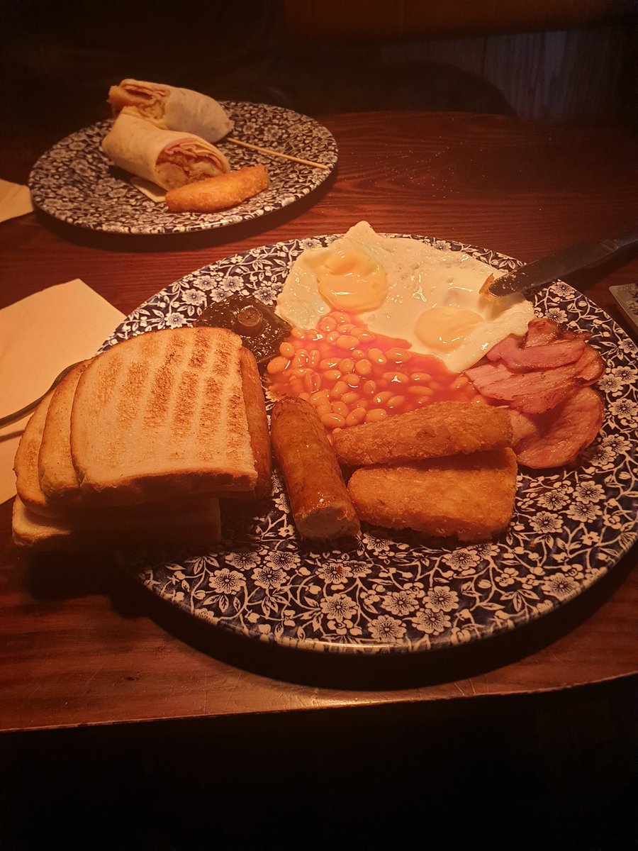 NorthEastBlue37's tweet image. Half way sustenance in the @DrapersArms ..... #coyb #itfc #onemorewin