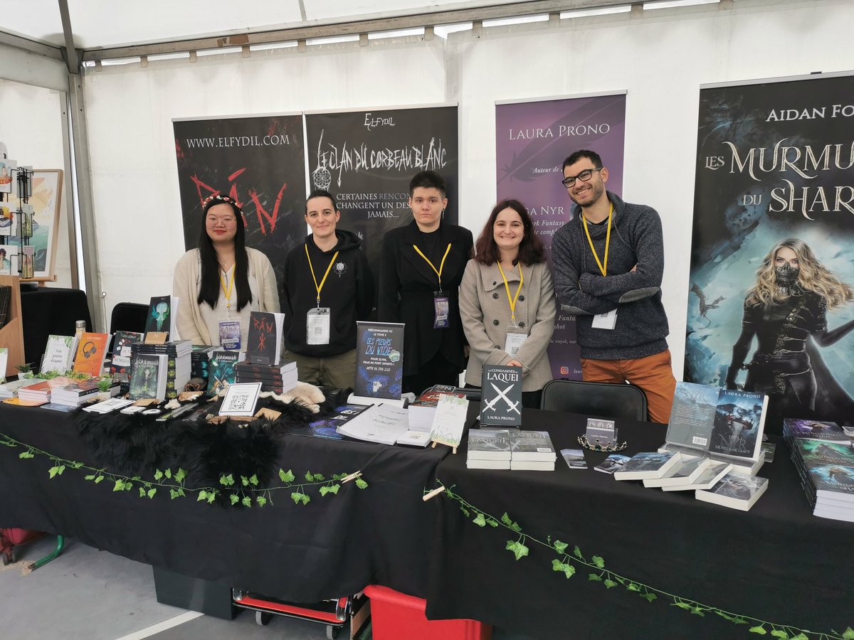 Nous sommes en place à l'<a href="/OuestHurlant/">L'Ouest Hurlant</a> ! 🌱

C'est le moment de rencontrer nos merveilleux auteurs ❤️