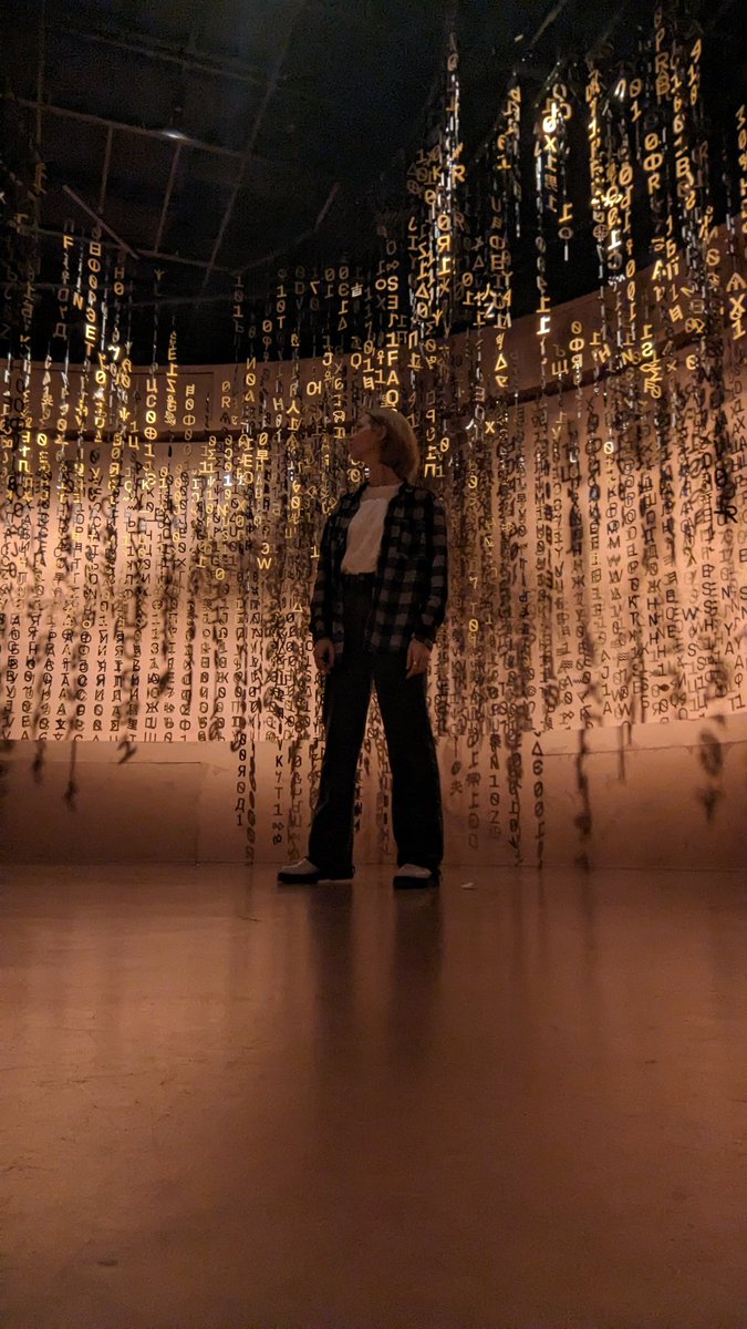 Good morning 🌄 have a wonderful weekend, FAM 🔥 
I'm waiting for my delivery to arrive and leaving the city 👀