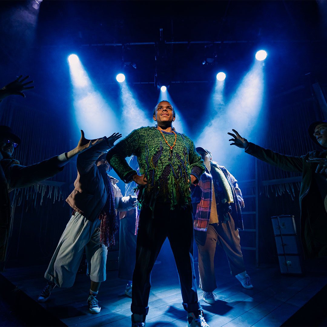 Chris Cuming (@chriscuming) on Twitter photo #PeterPan <a href="/ReadingRep/">Reading Rep Theatre</a> closes today! Couldn’t be prouder and happier with this show! Thanks to all involved @libby_todd <a href="/Weird_Lighting/">Jack Weir</a> <a href="/samgloss/">Sam Glossop</a> <a href="/Jharris_tech/">Jordan Harris</a> <a href="/Amy_Ambrose/">Amy Ambrose</a> <a href="/JoeSwiftySwift/">Joe Swift</a> <a href="/MDKelvin1/">Kelvin Towse</a> <a href="/seanaydon/">Seán Aydon</a> and the whole cast and team! #PeterPan <a href="/ReadingRep/">Reading Rep Theatre</a> closes today! Couldn’t be prouder and happier with this show! Thanks to all involved @libby_todd <a href="/Weird_Lighting/">Jack Weir</a> <a href="/samgloss/">Sam Glossop</a> <a href="/Jharris_tech/">Jordan Harris</a> <a href="/Amy_Ambrose/">Amy Ambrose</a> <a href="/JoeSwiftySwift/">Joe Swift</a> <a href="/MDKelvin1/">Kelvin Towse</a> <a href="/seanaydon/">Seán Aydon</a> and the whole cast and team!