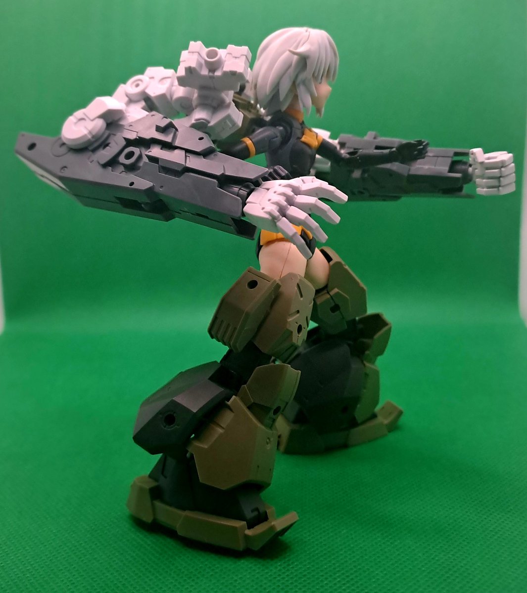 Rhymelark's tweet photo. Testing some parts kit bashing. https://t.co/bV2vG30F2B
