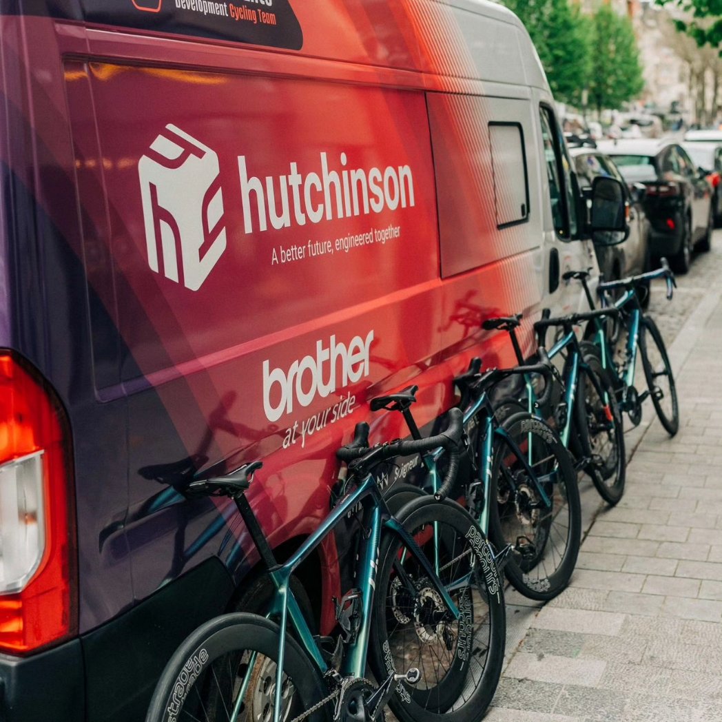 The team is getting ready for Leiedal Koerse. In a few hours, our riders will be racing this one-day classic in Bavikhove.

Live stream available. Tune in from 11 am (local time), the Women's Elite 1.2 race starts at 12.15.

Follow the action here
youtube.com/live/yn_9QAt0e…