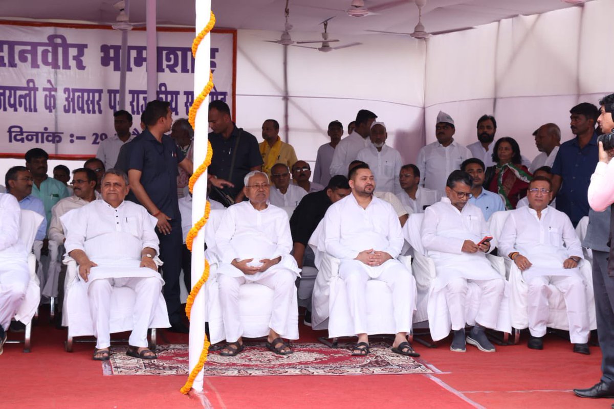 yadavtejashwi's tweet photo. दानवीर भामाशाह की जयंती के अवसर पर आयोजित राजकीय समारोह में उनकी आदमकद प्रतिमा पर माल्यार्पण कर नमन किया। https://t.co/Z8GsQbsEit