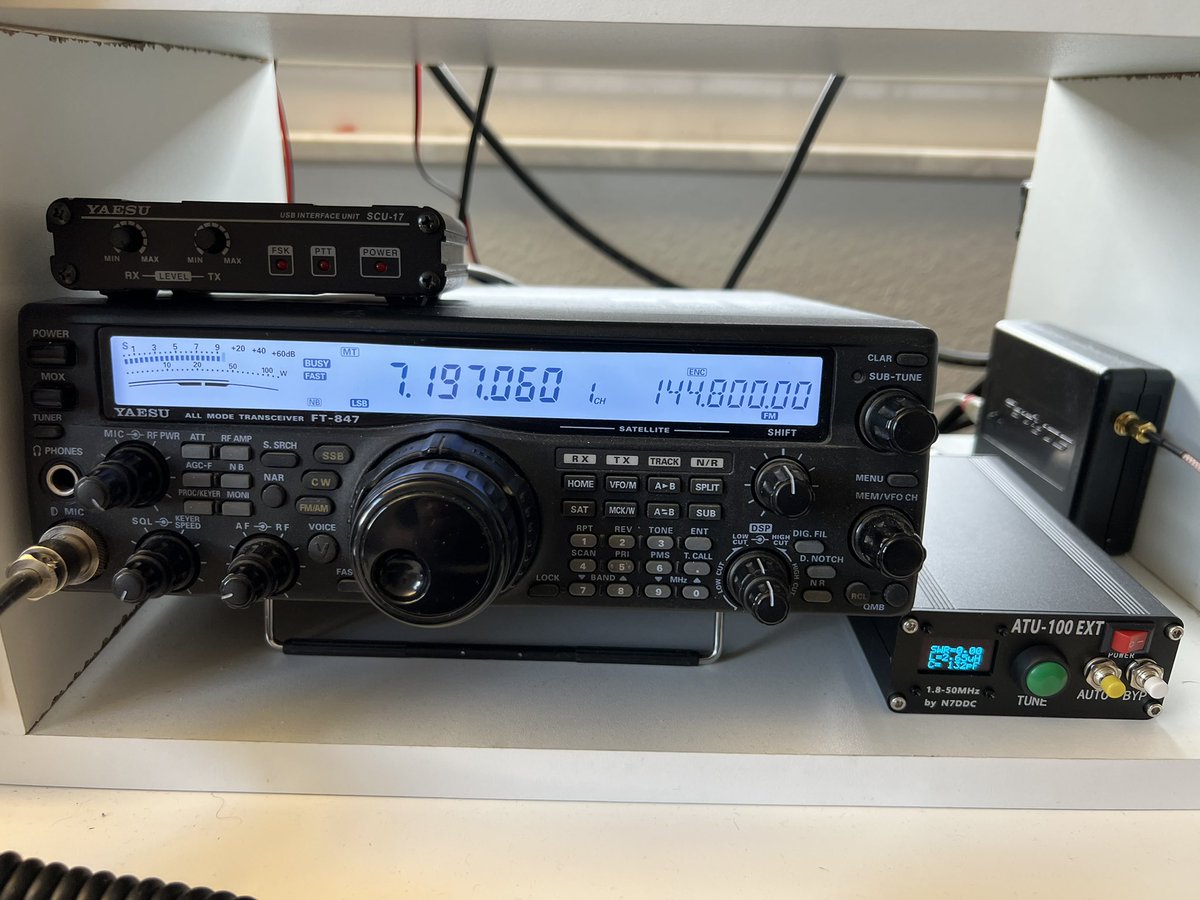 hb9vcj's tweet photo. I was wondering how this little ATU-100 EXT by #N7DCC from AliExpress for 60 bucks would works … It works great !
#ATU #Tuner #ATU100 #hamradio #radioamateur https://t.co/g0k9IA09r1