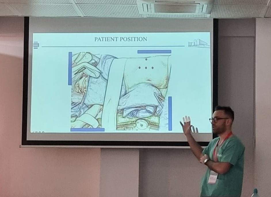 AngeloTerrito's tweet photo. Thank you to @drnicolaecrisan for the opportunity to share my experience with in-line trocars placement, learned from my mentor @AlbertoBreda1 at @FPuigvert. This placement results in an ergonomic position for both surgeon and assistant. #laparoscopy #renalsurgery #adrenalsurgery https://t.co/1UGswKX4UZ